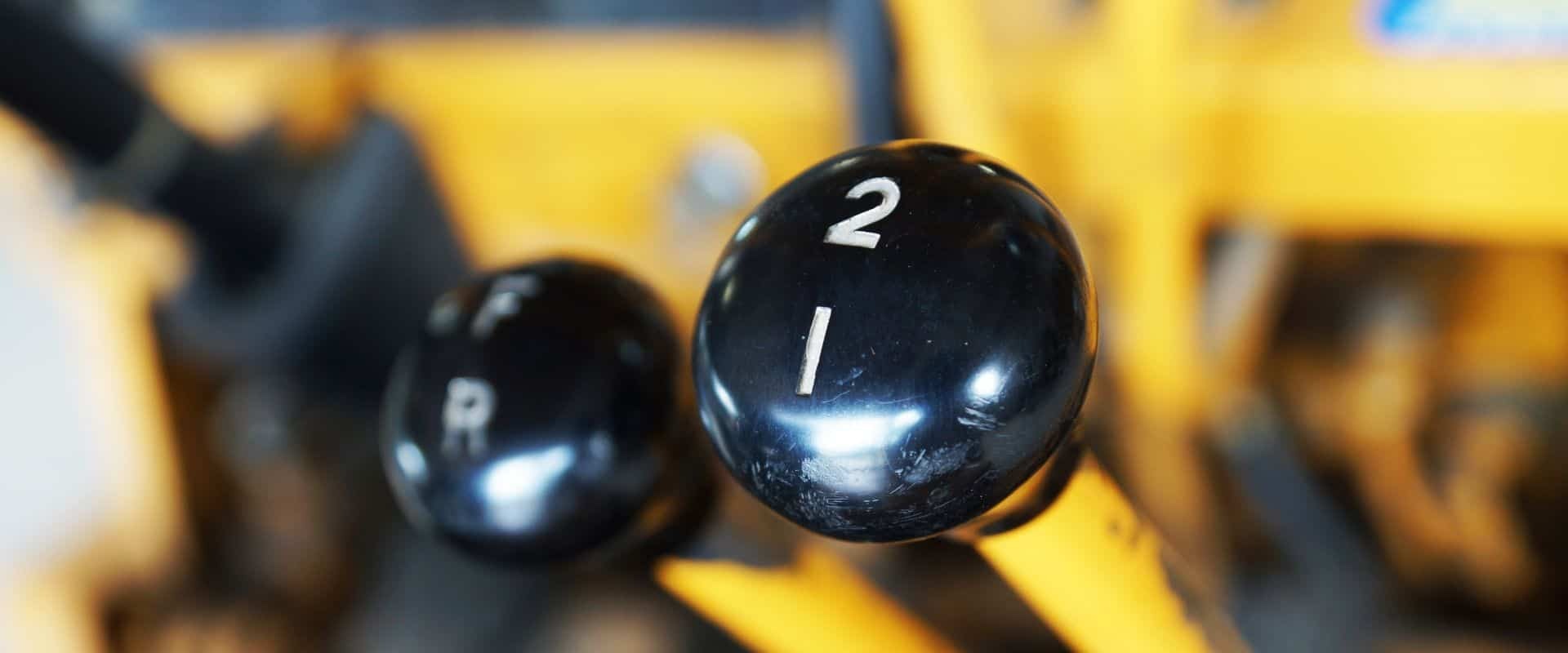 Header tractor shift closeup 01