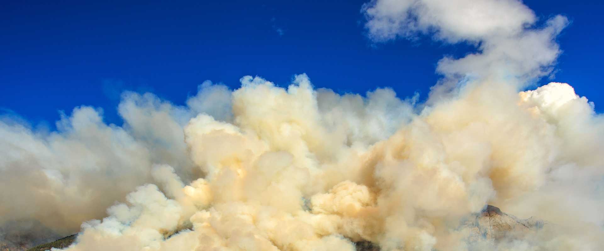 Header wildfire smoke 01