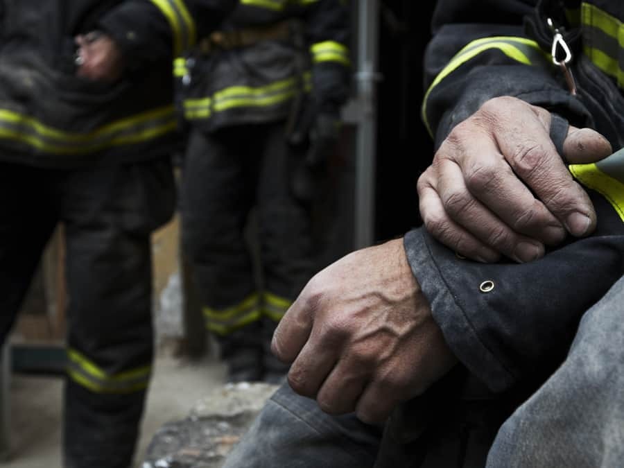 Ih firefighter hands 01